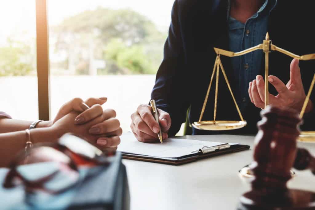 Court Applications vs. Mediation: A Less Stressful Path with EH Mediation Buxton